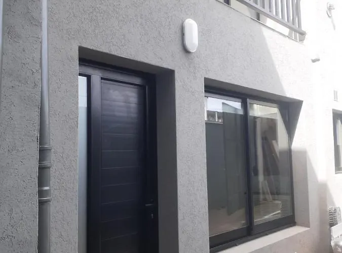 Casa Alem, Amplia Y Confortable.