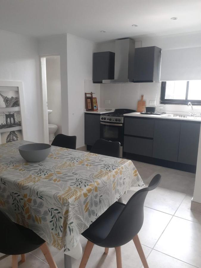 Casa Alem, Amplia Y Confortable.
